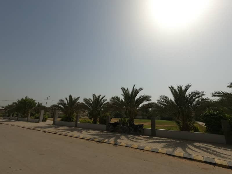 200 SQUARE YARD PLOT AVAILABLE FOR SALE IN PRIME LOCATION 21
