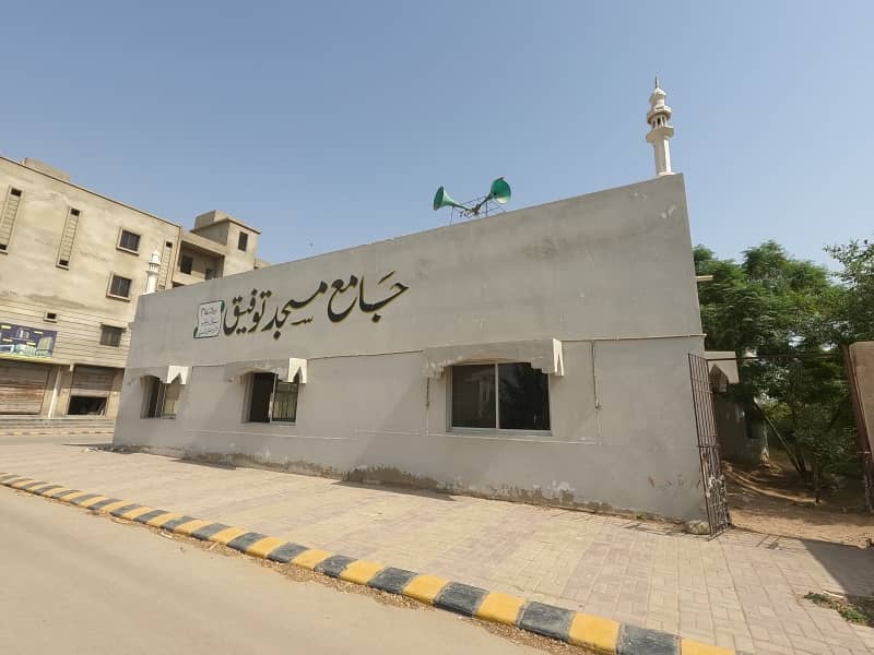 200 SQUARE YARD PLOT AVAILABLE FOR SALE IN PRIME LOCATION 23