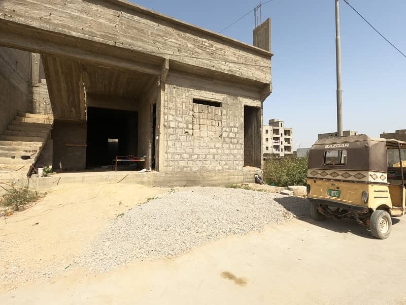 200 SQUARE YARD PLOT AVAILABLE FOR SALE IN PRIME LOCATION 24