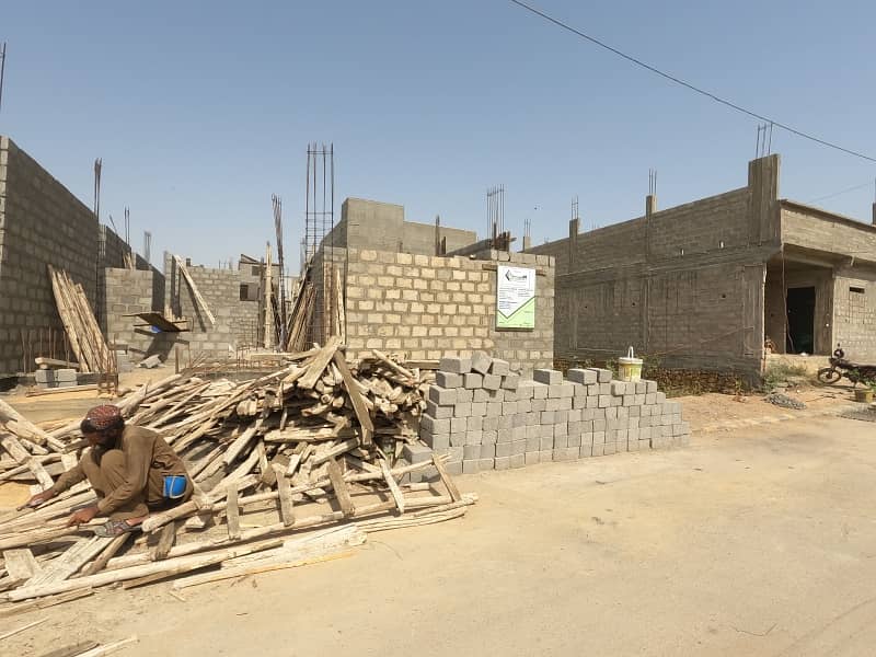 200 SQUARE YARD PLOT AVAILABLE FOR SALE IN PRIME LOCATION 25