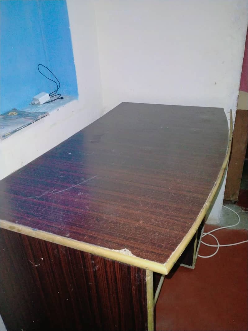 Computer Table 1