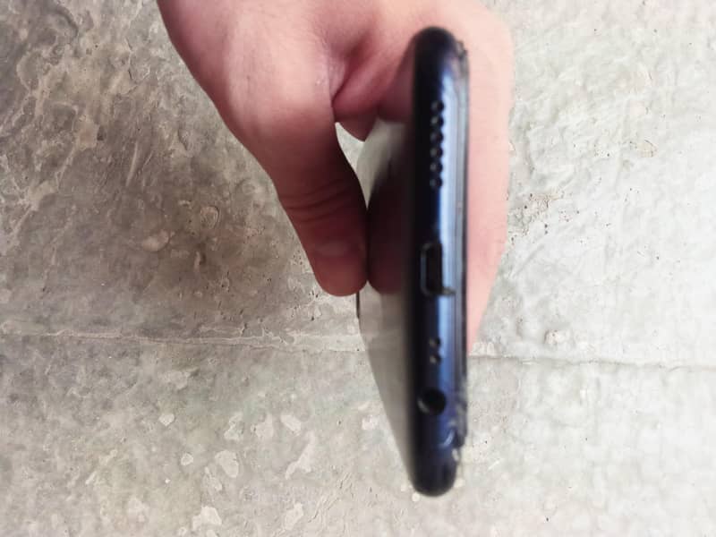 8/10 condition. . . battery 10/10 . . . inbox for more 4
