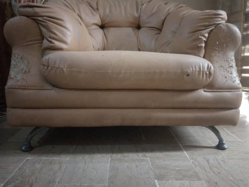 7 seater sofa set - minimal tear, but not broken 1