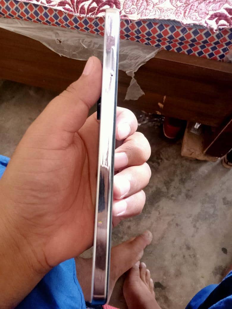 camon 20 condition 10x10 with box 2