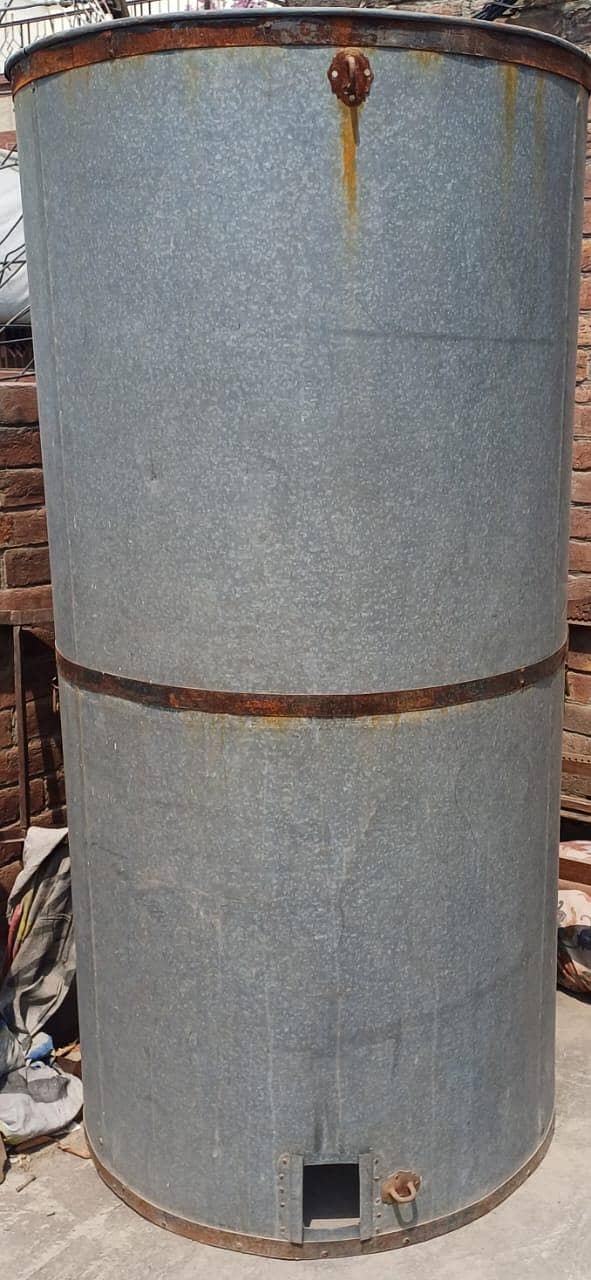 wheat storage drum (15-20mun) with stand  in good condition 1