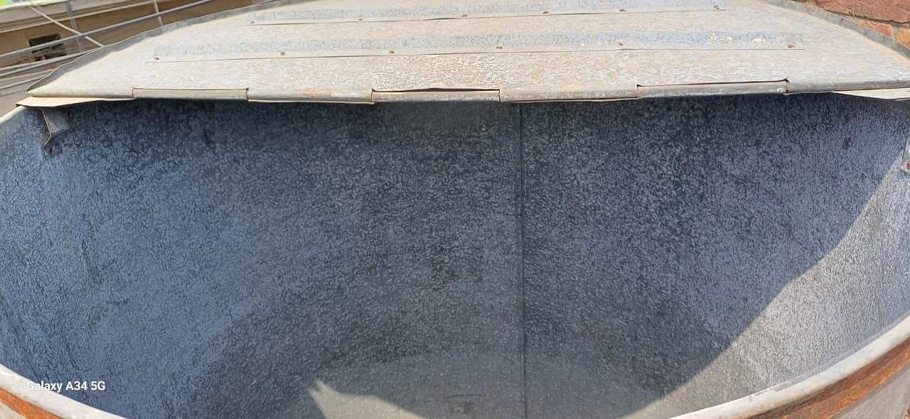 wheat storage drum (15-20mun) with stand  in good condition 2