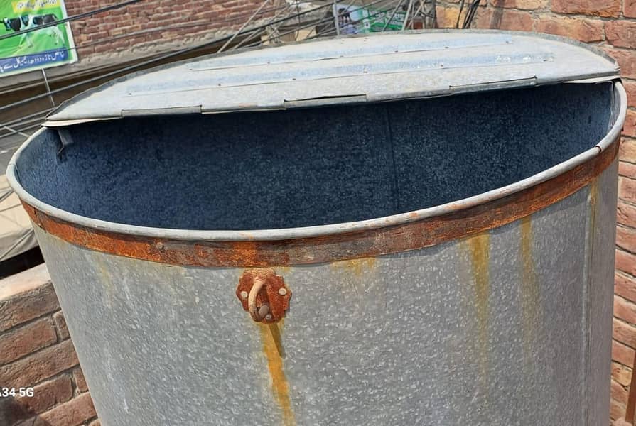 wheat storage drum (15-20mun) with stand  in good condition 3