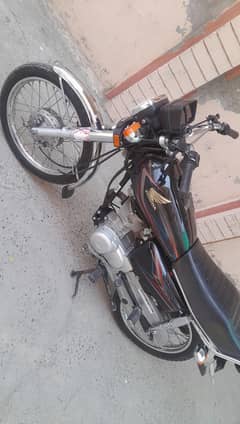 Honda 125 2019 best condition and sound All ok Mashallah sy