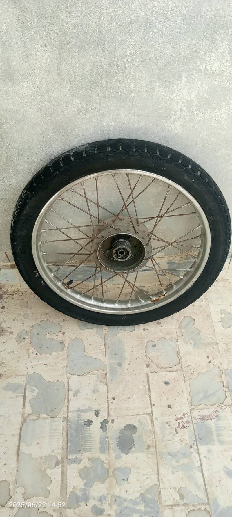 back complete CD 70 Tyre 0