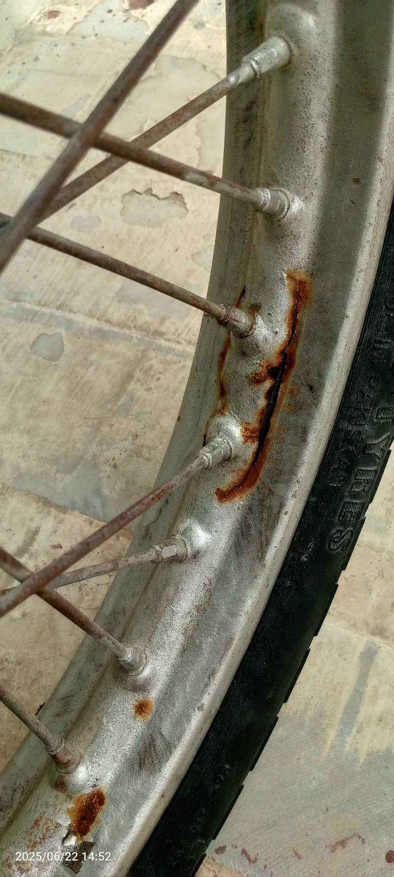 back complete CD 70 Tyre 2