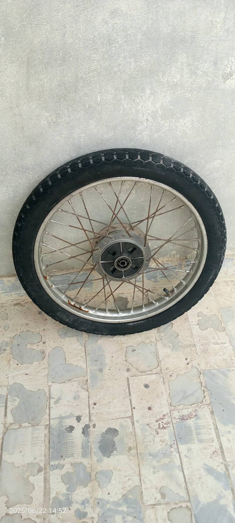 back complete CD 70 Tyre 3