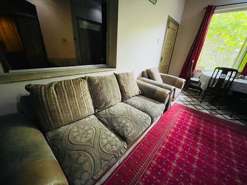 7 seated sofa set  good condition 0
