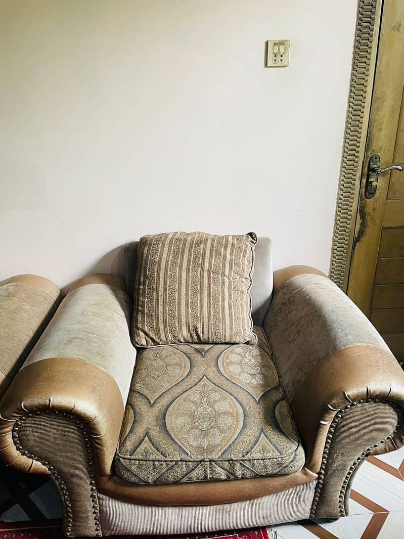 7 seated sofa set  good condition 3