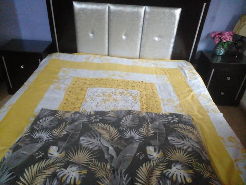 King/Double size bed set with side and dressing tables 0