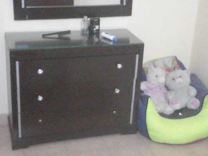 King/Double size bed set with side and dressing tables 3