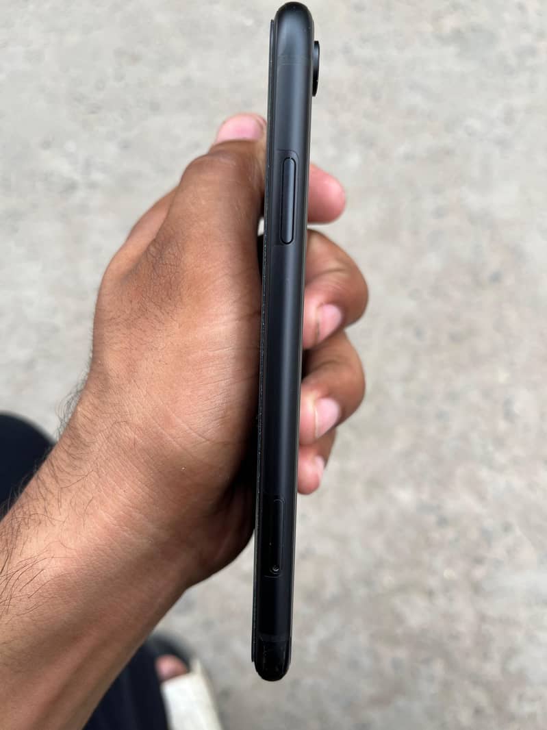Iphone XR non active 2 months sim time exchange possible 4