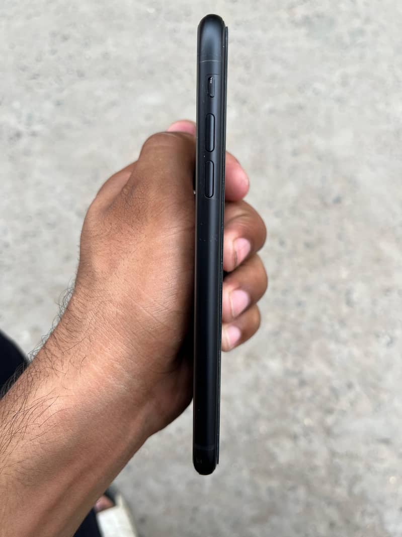 Iphone XR non active 2 months sim time exchange possible 5