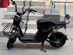yj green power scooty