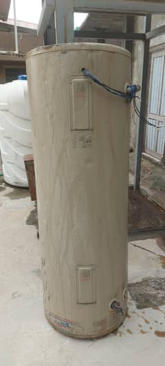 Aqua max 815 liters /215 gallon water geyser electric