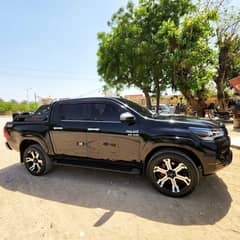 TOYOTA HILUX 2019