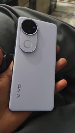 Vivo V50