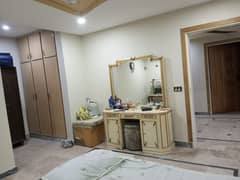 1 Kanal Excellent Condition Ground Portion For Rent
