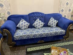 Elegant Velvet Sofa in Excellent Condition – Hardly Used