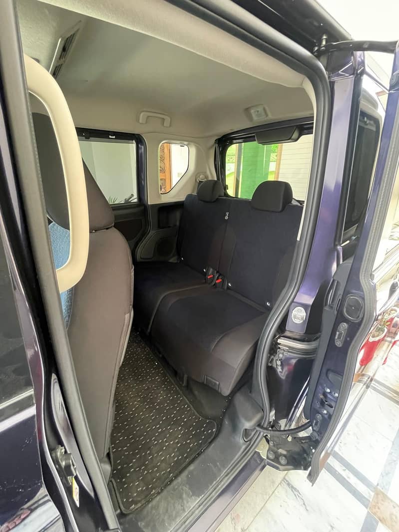 nisaan is highly comfortable condition like new With all new features 9