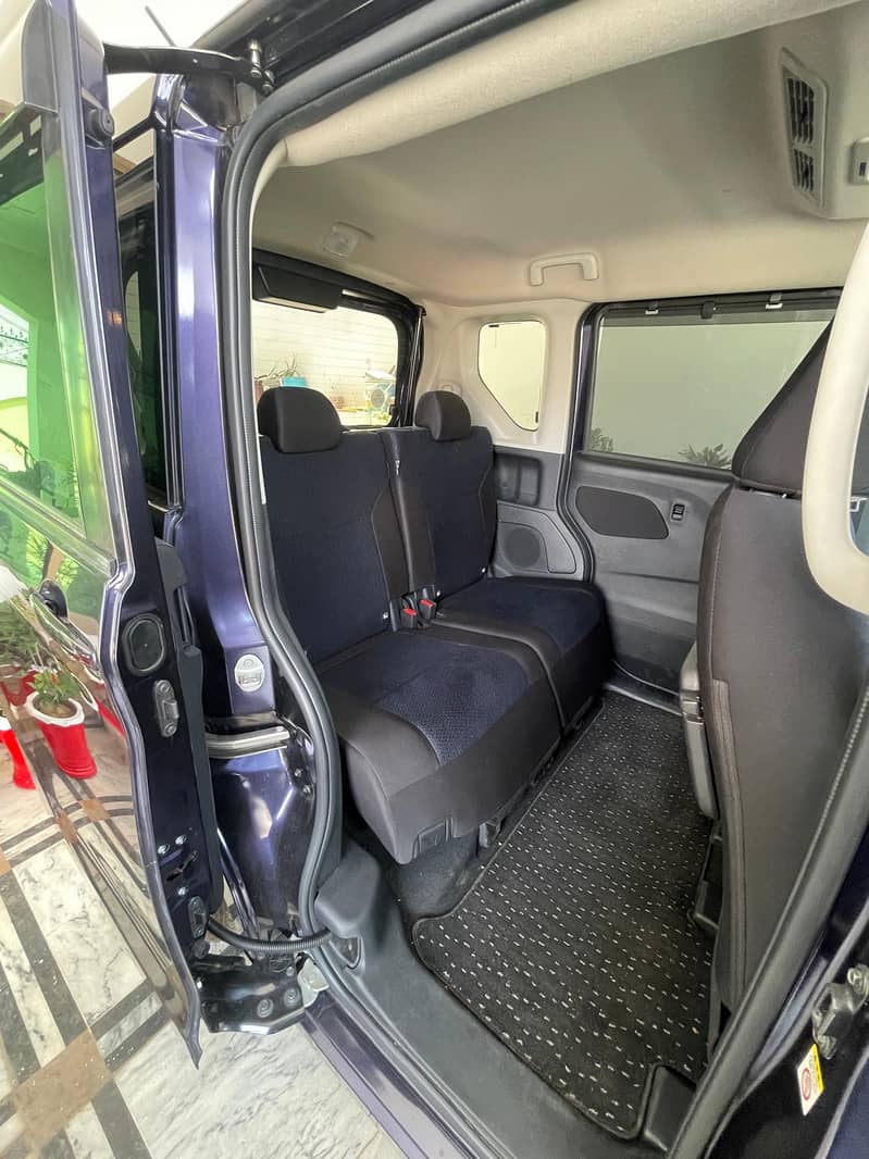 nisaan is highly comfortable condition like new With all new features 10