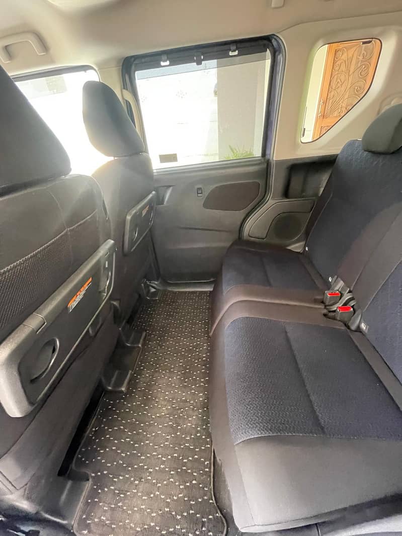 nisaan is highly comfortable condition like new With all new features 15