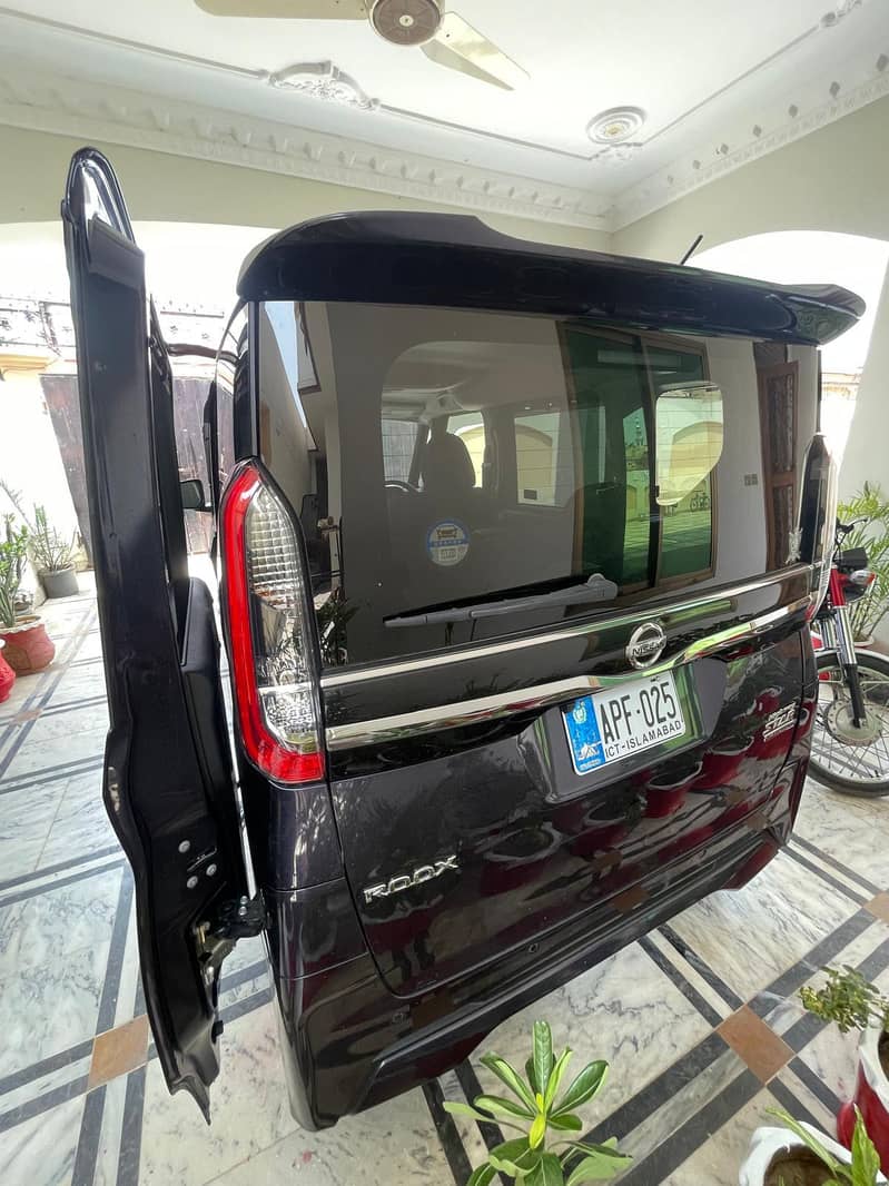 nisaan is highly comfortable condition like new With all new features 16