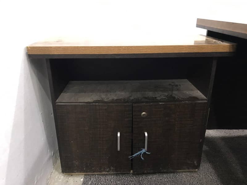 set of 4 chairs and a set of 2 tables 1