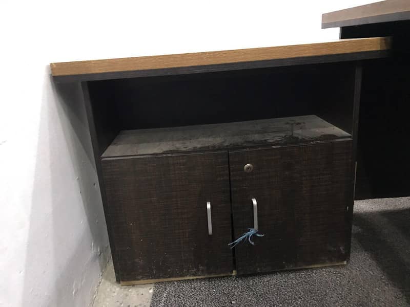 set of 4 chairs and a set of 2 tables 4