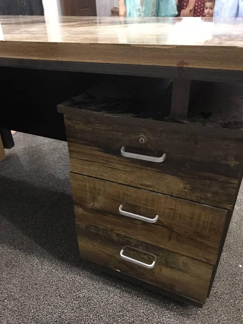 set of 4 chairs and a set of 2 tables 5