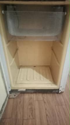 Water dispenser with freezer