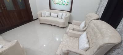 7 seater sofa almost in brand new condtion