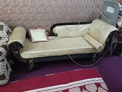 Dewan with table