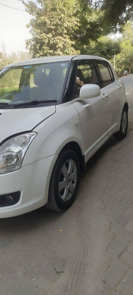 Suzuki Swift automatic  Lahore Register  Model: 2019 Register: 2019 1
