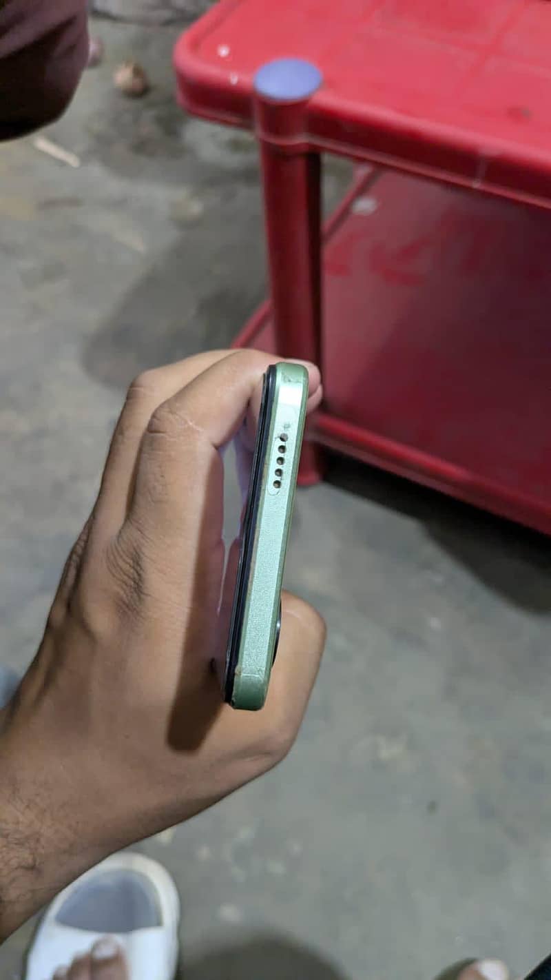 Vivo y18 condition 10/9  ram 6 memory 128 complete box no any fault 5