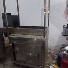 Restaurant ka BBQ grill, full sized Tawa, Chulah, front showcase.