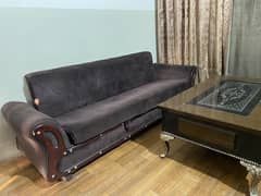 2 sofa’s one table
