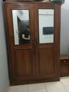 trolly wood bed room set queen size condition good need of polish only