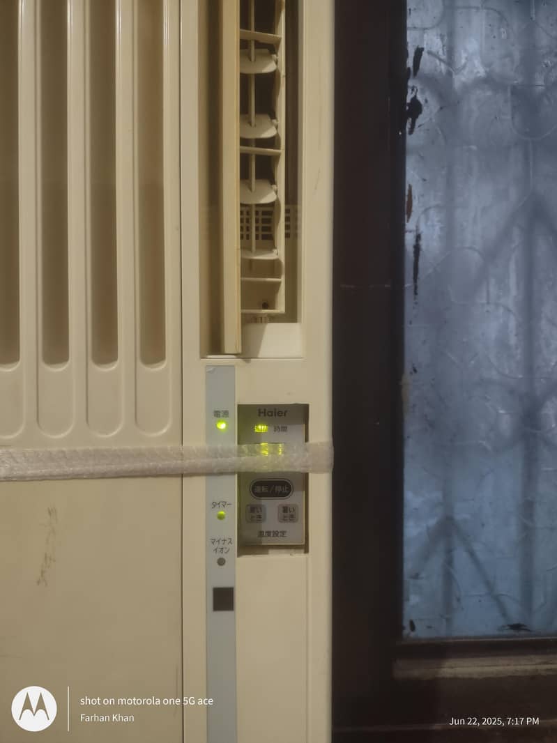 110 volt window ac good condition and running condition 1