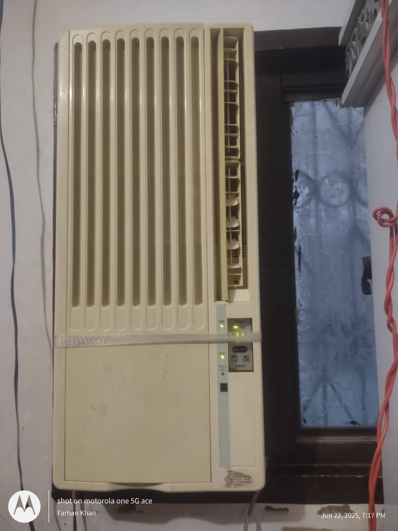 110 volt window ac good condition and running condition 2
