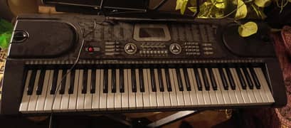 Electronic piano keyboard