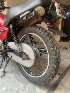 Suzuki Gs 150 red