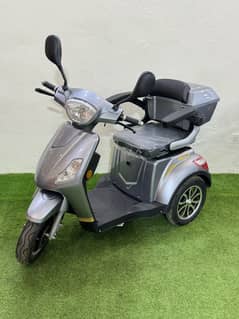 Crown Benling Three wheel Electric Scooty in Karachi