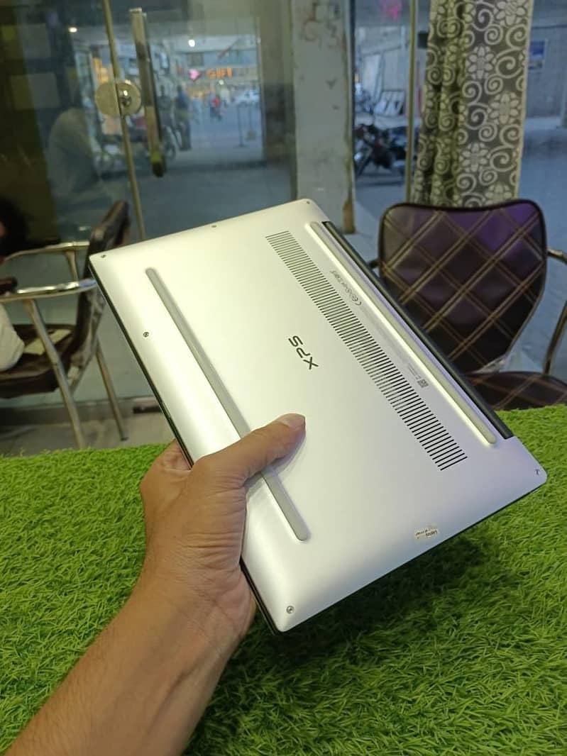 DELL XPS 9370 Core i7 8th Gen TOUCHSCREEN 3