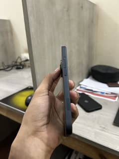 Few months used with box iPhone 14 JV