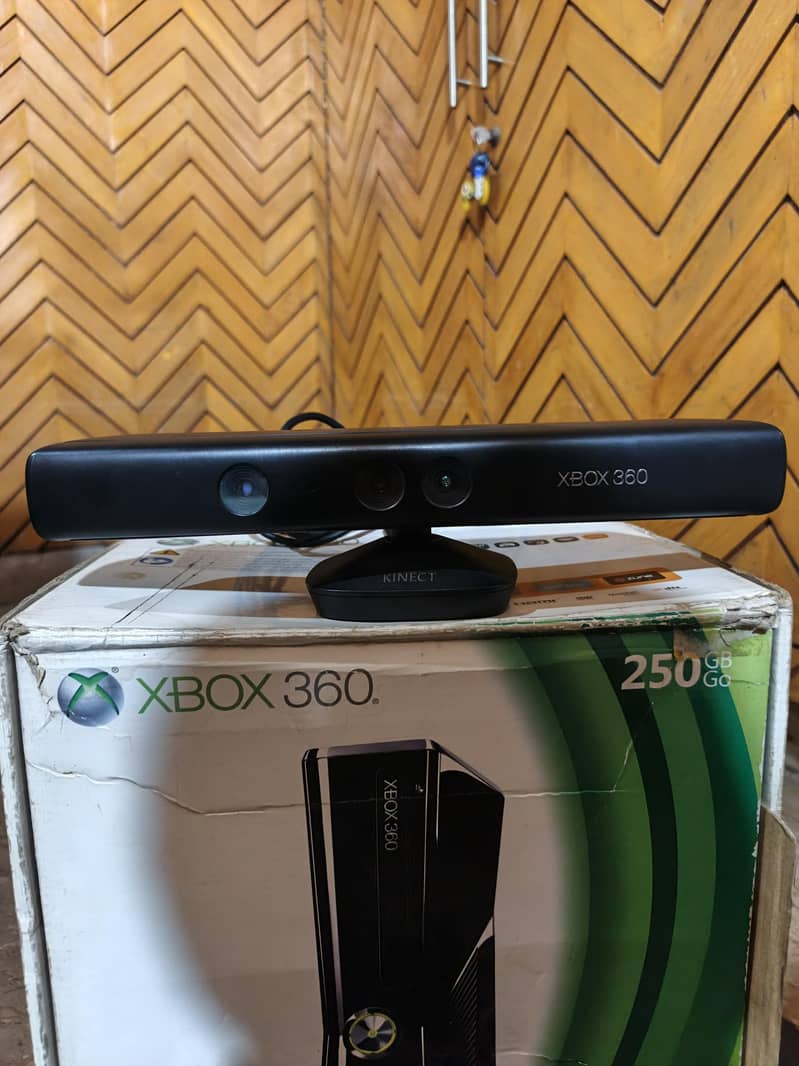 Xbox 360 (used) Jailbreak brand new condition with Kinect sensor 2